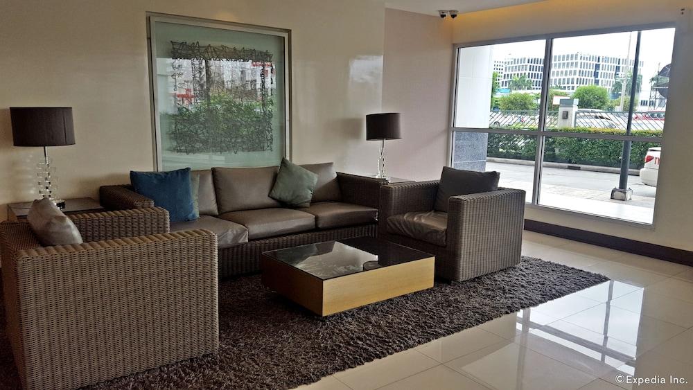 Oceanblue Manila Condotel Sea Residences - Lobby Sitting Area