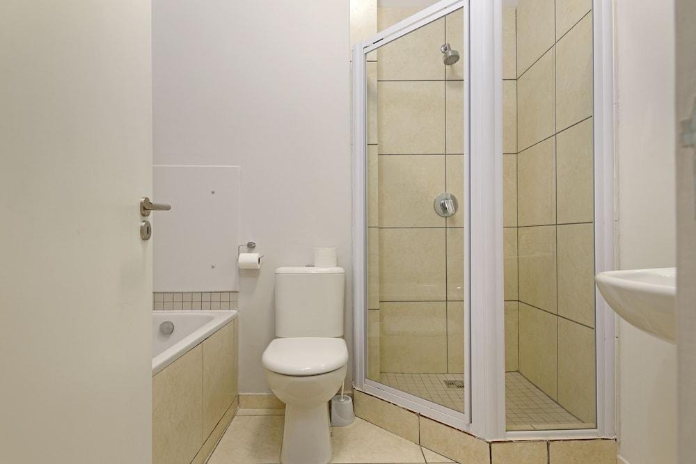 Ballito Groves 527 - Bathroom