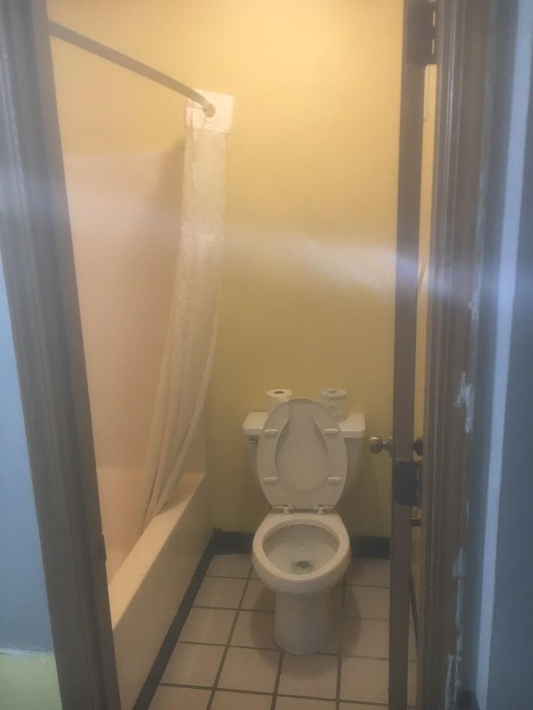 Travel Inn - Bathroom