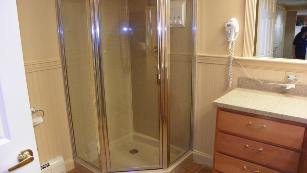 2 Bedroom Condo Winter Retreat at Pollard Brook Resort Near Loon Mountain - PB Feb 19th-26th, 2lev - Bathroom