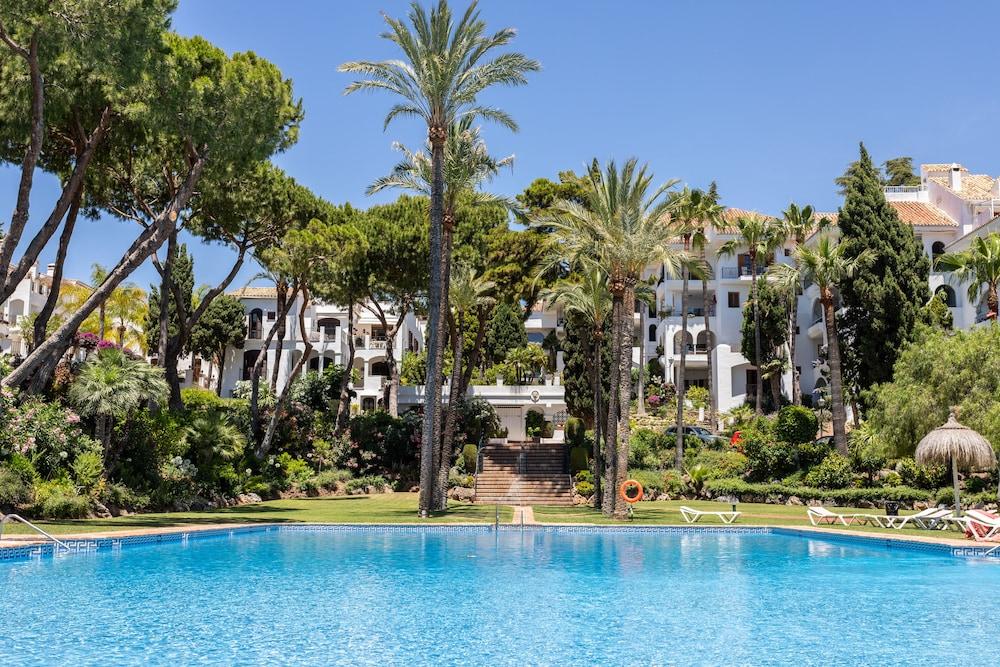 Exclusive Apartment, 200m2, Near Puerto Banus, Señorío de Marbella - Outdoor Pool