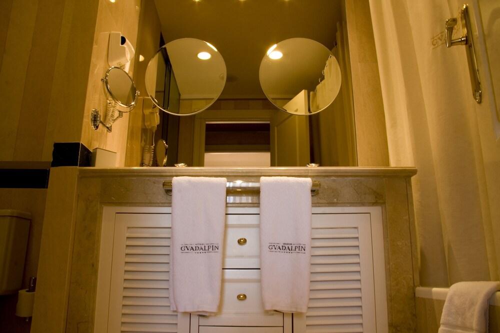 Livescape Guadalpin Marbella - Bathroom