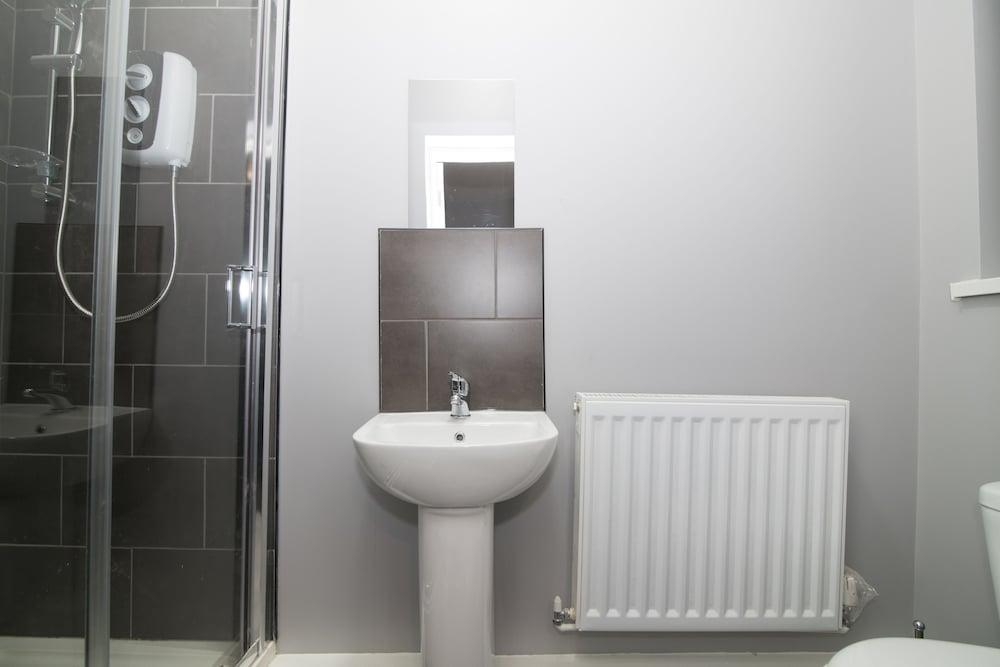 West Brom- premium stay - Bathroom