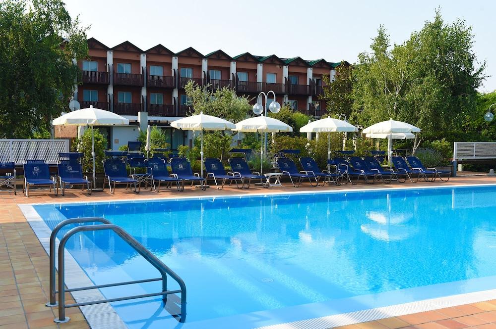 Iseolago Hotel - Outdoor Pool