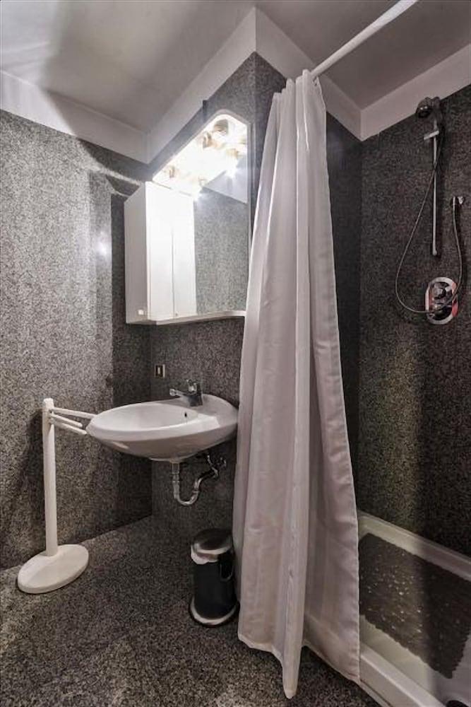 Torino Porta Palatina Cozy Flat - Bathroom