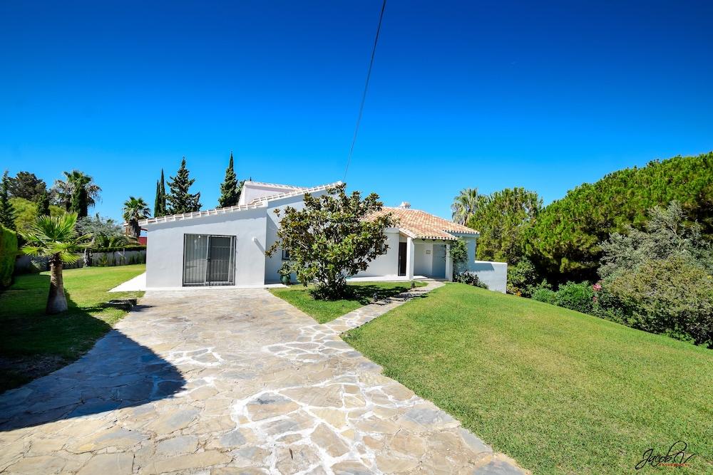 Great Villa Near Beach & Marbella - Exterior