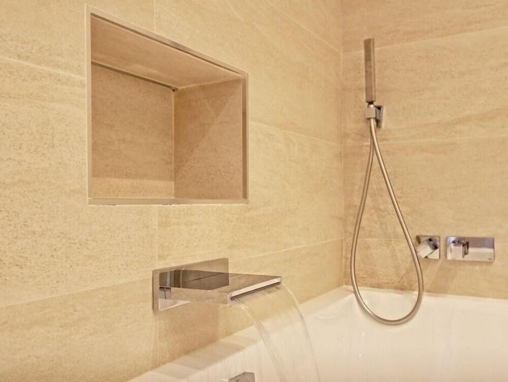 First line luxury Penthouse - Bathroom