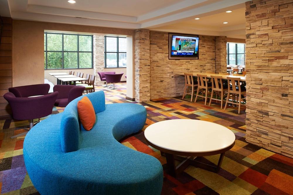Fairfield Inn and Suites by Marriott Indianapolis East - Featured Image