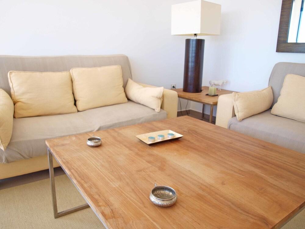 ApartUP Patacona Panoramic - Living Room
