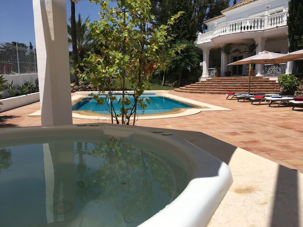 Luxury Villa Puerto Banus - Outdoor Pool