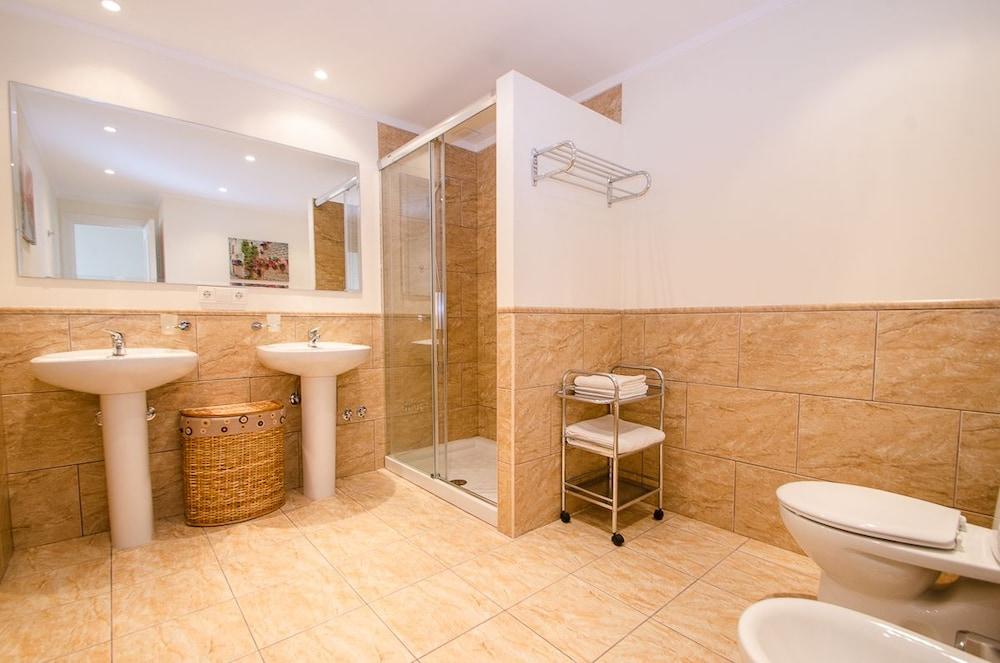 Villa Seafront IV - Bathroom