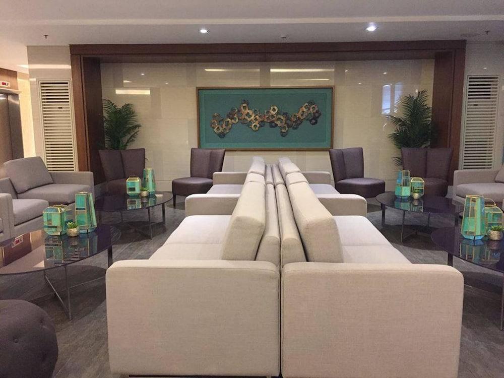 SeaBreeze at Breeze Residences - Lobby Sitting Area