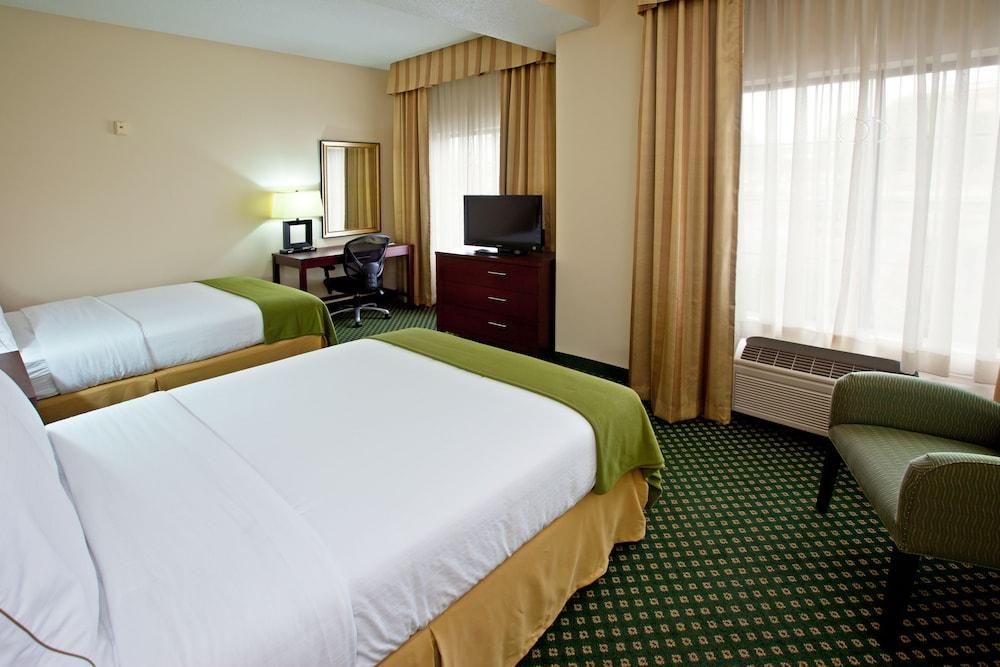 HOLIDAY INN EXPRESS & SUITES INDIANAPOLIS - EAST - Room