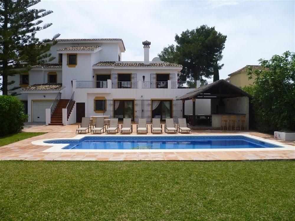 Great Villa Very Close to Best Beach - Featured Image