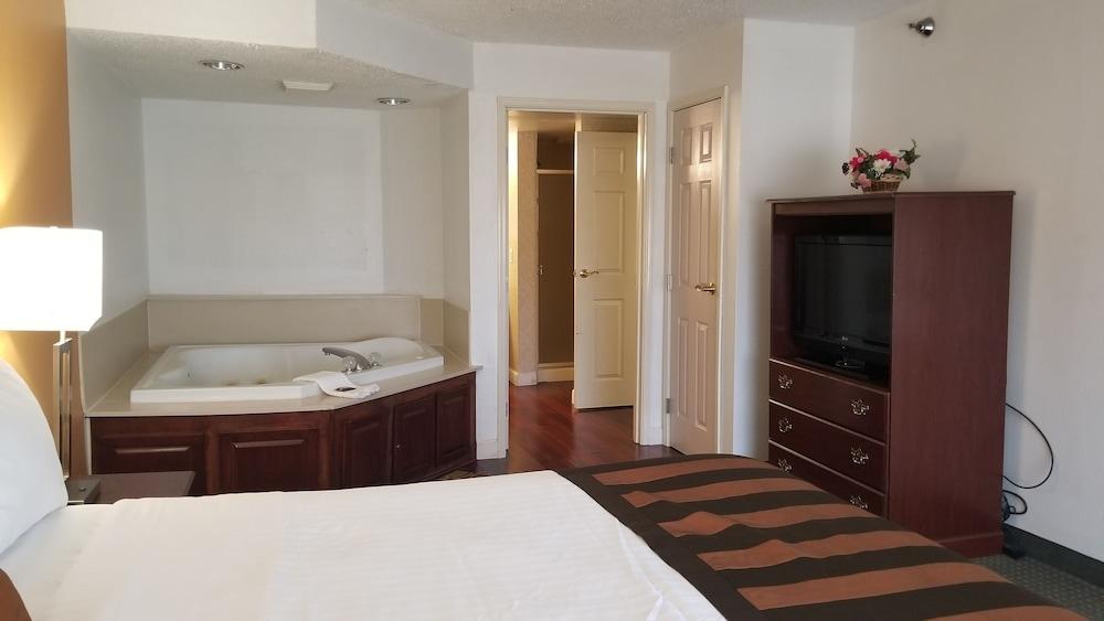 Wingate by Wyndham Indianapolis Airport-Rockville Rd. - Room