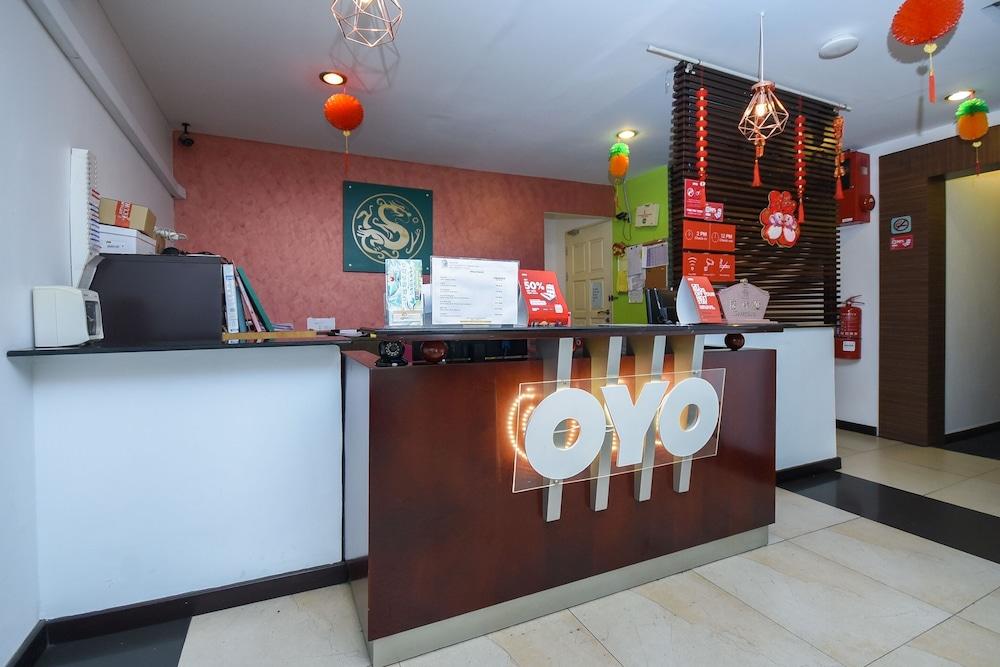 Super OYO 976 Dragon Inn - Reception