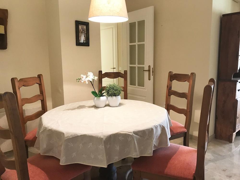 Coto Real Apartment - In-Room Dining