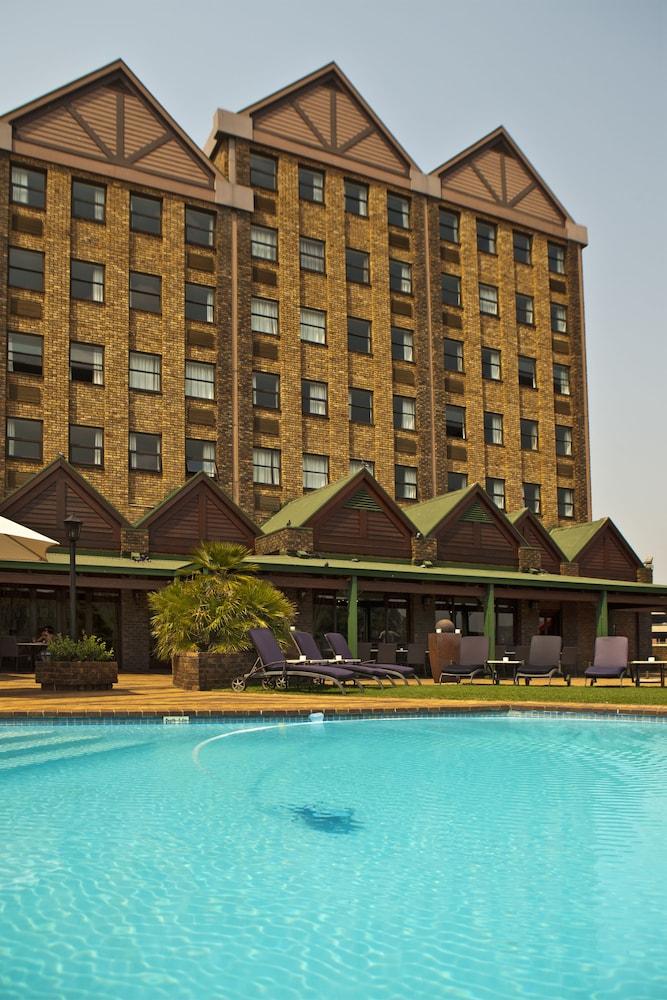 The Centurion Hotel - Outdoor Pool