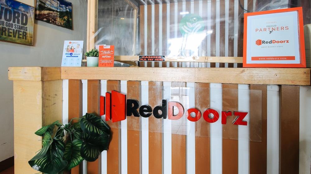 RedDoorz near OWWA Pasay - Reception