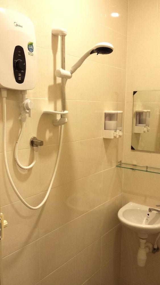 Power Hotel - Bathroom