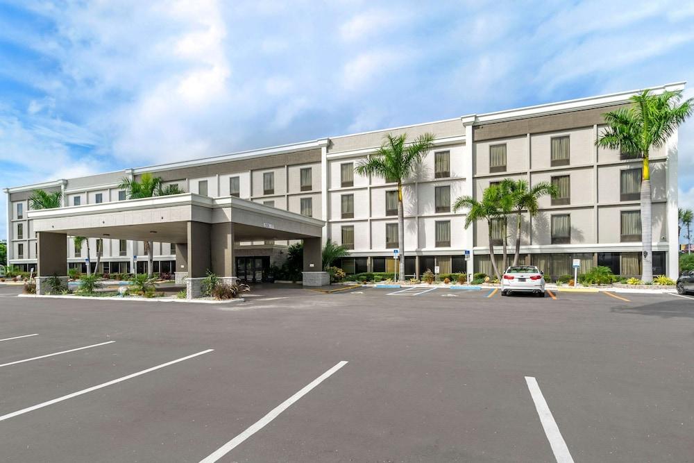 Comfort Inn & Suites St. Pete - Clearwater International Airport - Featured Image