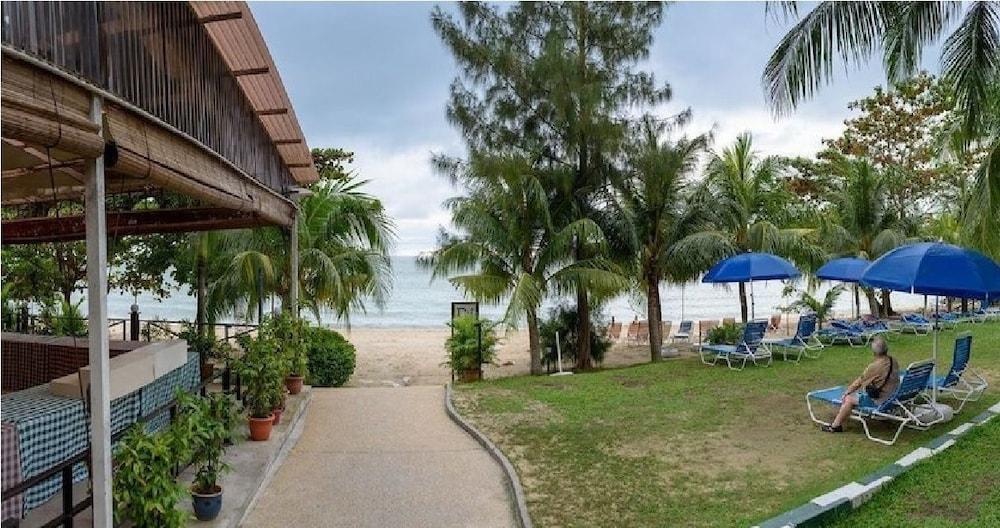 Expat's Nook Beach Resort - Property Grounds