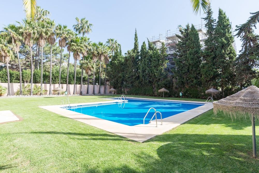 Seaside Marbella Apartments - Outdoor Pool