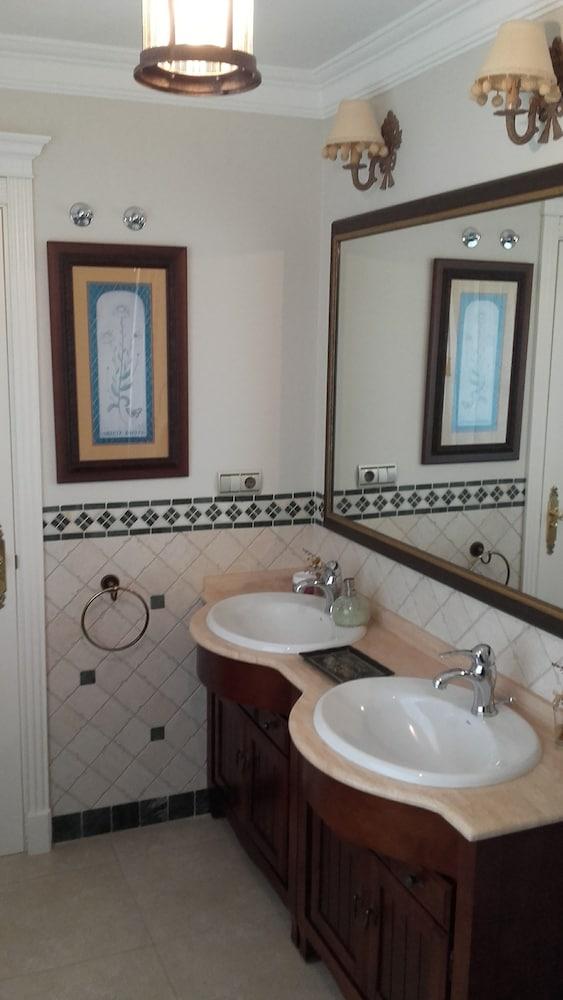 Linda Vista Beach - Bathroom
