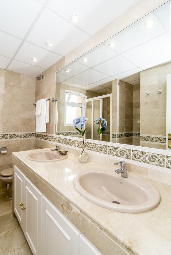 Apartment Las Brisas Pueblo - Roomsevice - Bathroom Sink