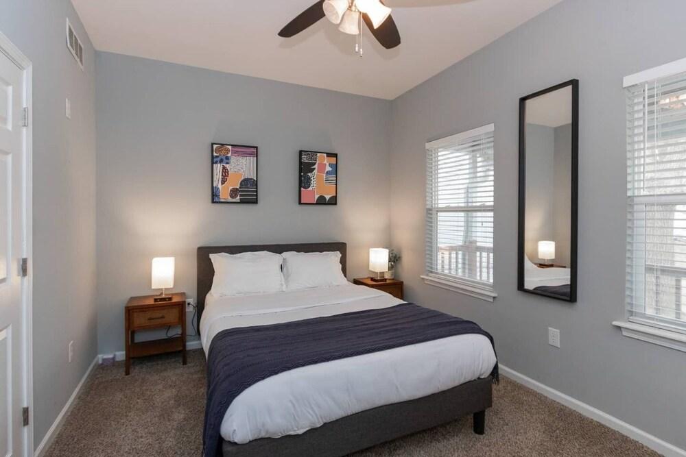 Beautiful 3BR2BA CozySuites |7 min to Lucas Oil - Featured Image