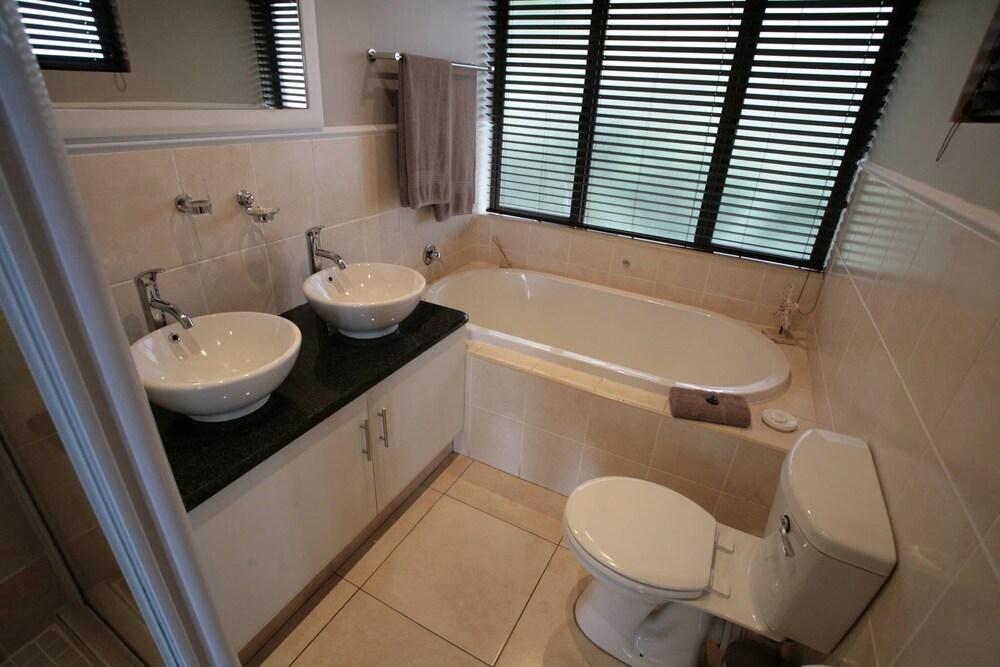 Zimbali Resort - Acacia - Bathroom Shower