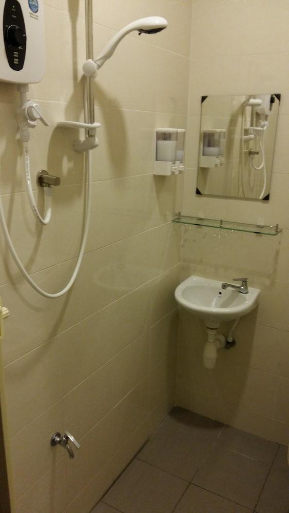 Power Hotel - Bathroom