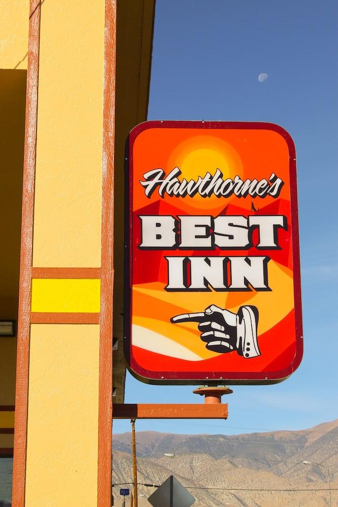 Hawthorne's Best Inn - Exterior