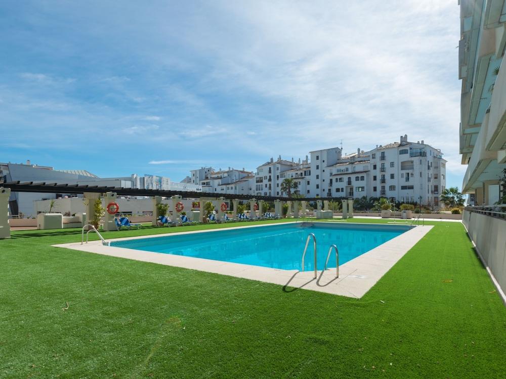 Marina de Banús Apartment - Outdoor Pool
