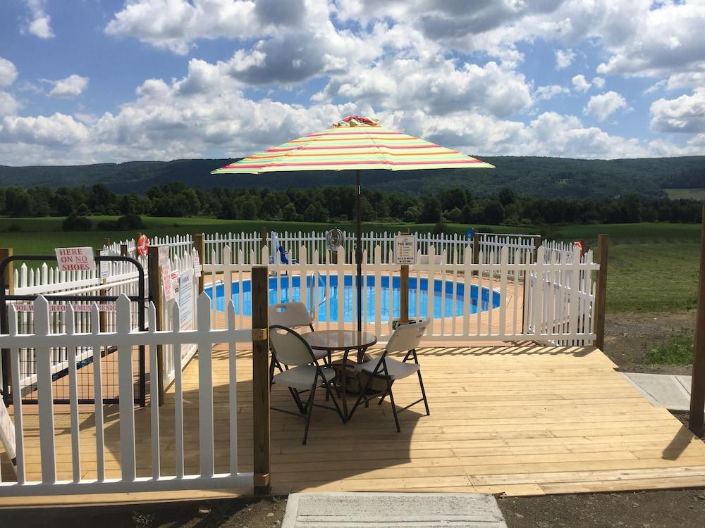 Apple Inn and Suites Cooperstown Area - Featured Image