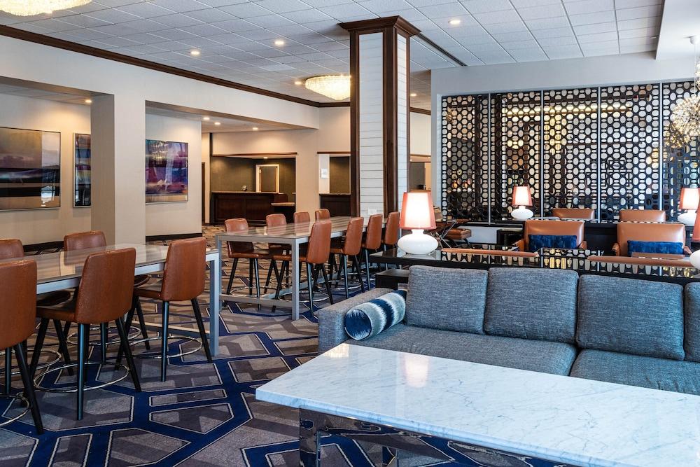 Sheraton Indianapolis City Centre Hotel - Lobby Lounge