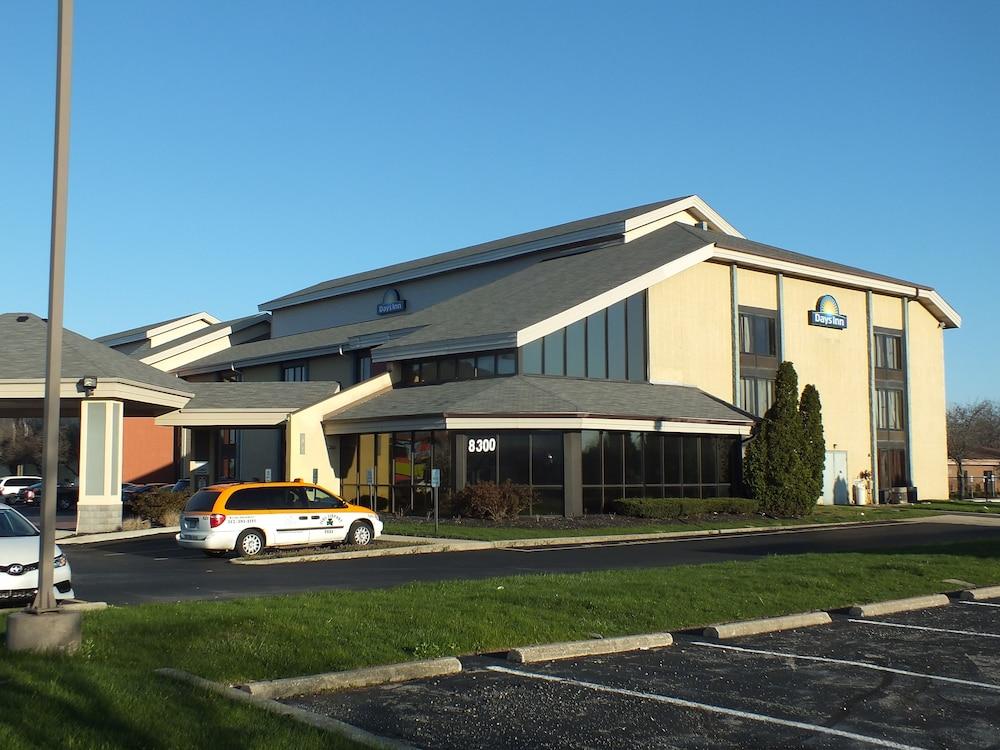 Days Inn by Wyndham Indianapolis Northeast - Featured Image