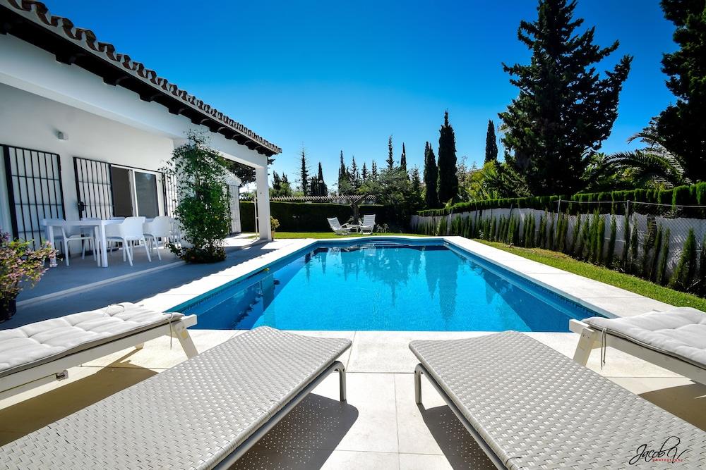 Great Villa Near Beach & Marbella - Featured Image