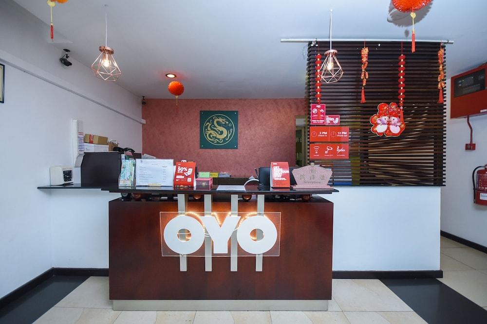 Super OYO 976 Dragon Inn - Reception