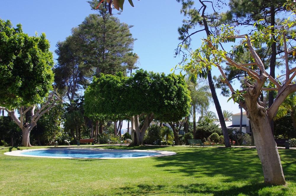 Los Monteros Spa & Golf Resort - Property Grounds