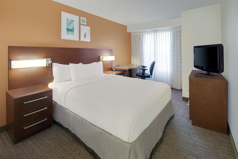 Residence Inn by Marriott Indianapolis Airport - Room