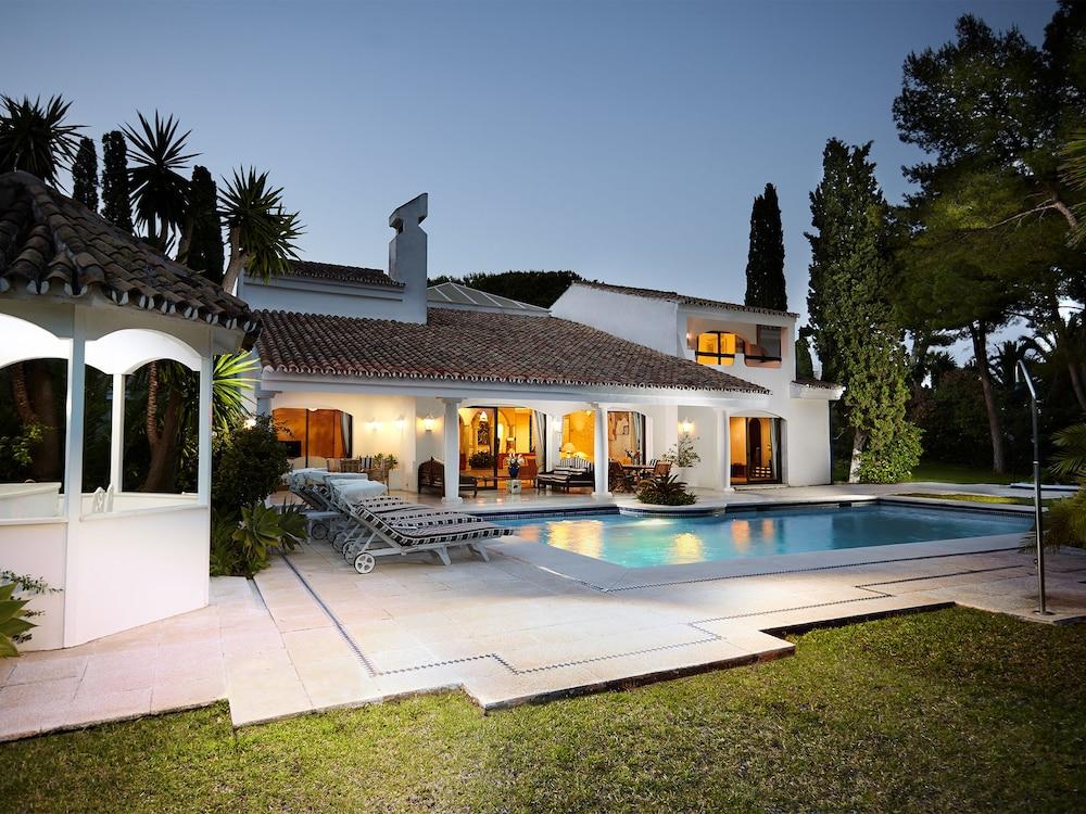 SCH Villa Los Monteros - Featured Image