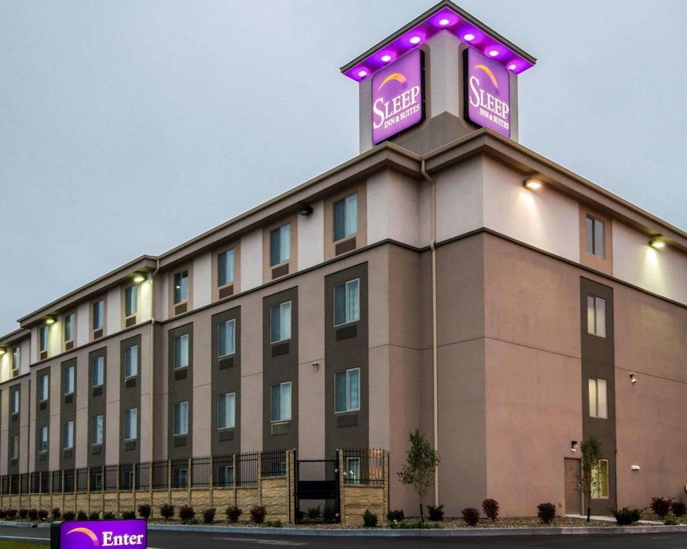 Sleep Inn & Suites and Conference Center Downtown - Featured Image