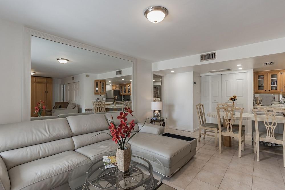 Cozy Minium In Quiet Gated Community In Palm Beach Lakes 2 Bedroom Condo by RedAwning - Featured Image