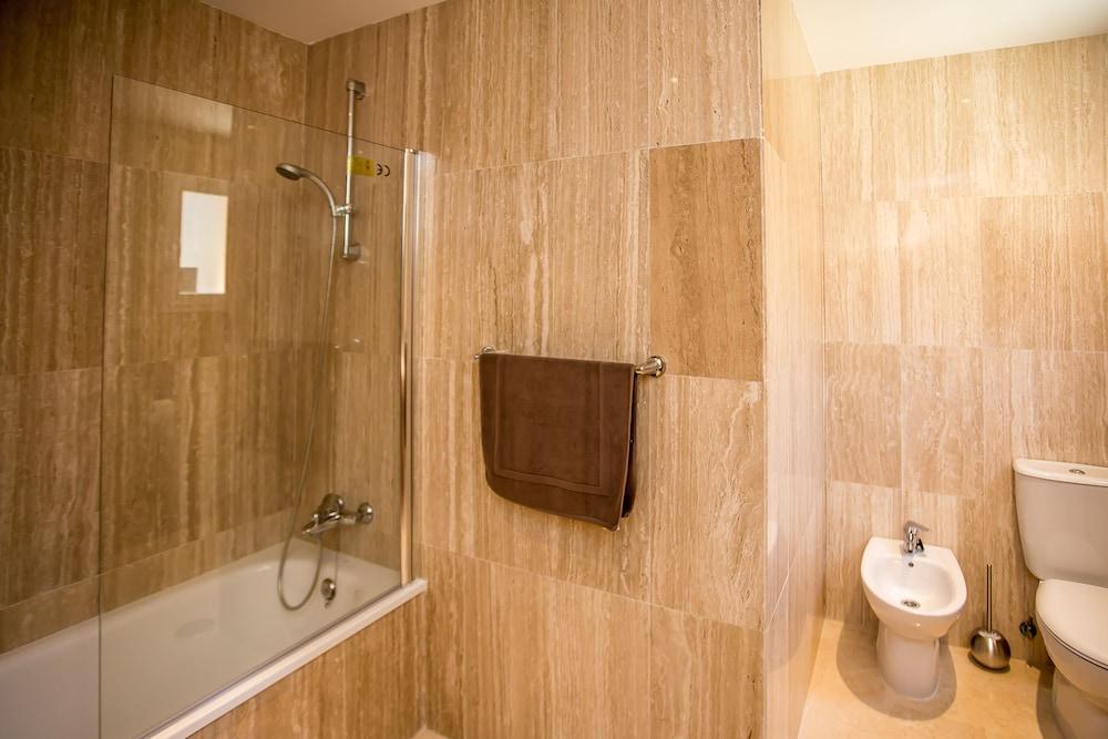 Luxurious and Spacious, 3 bedroom apartment ZA16 - Bathroom
