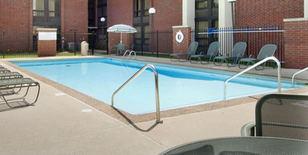 Best Western Plus Indianapolis North at Pyramids - Outdoor Pool