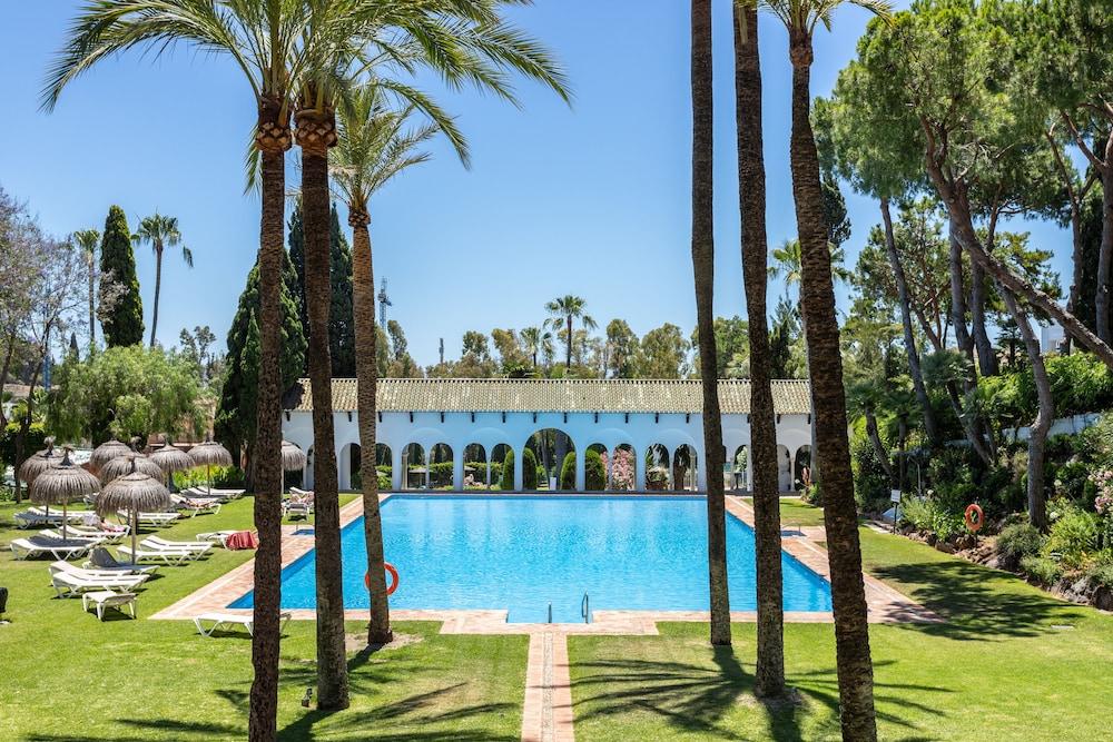 Exclusive Apartment, 200m2, Near Puerto Banus, Señorío de Marbella - Outdoor Pool