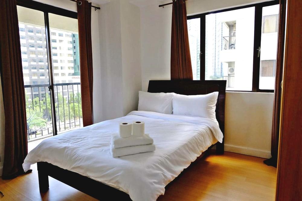Forbeswood Heights 2BR by Stays PH - Room