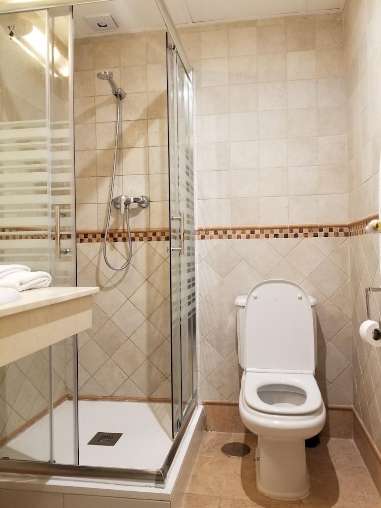 Villa en Senorio de Gonzaga - Bathroom Shower
