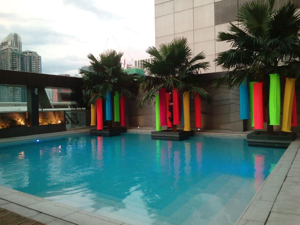 Shanika Properties at Fort Bonifacio - Outdoor Pool